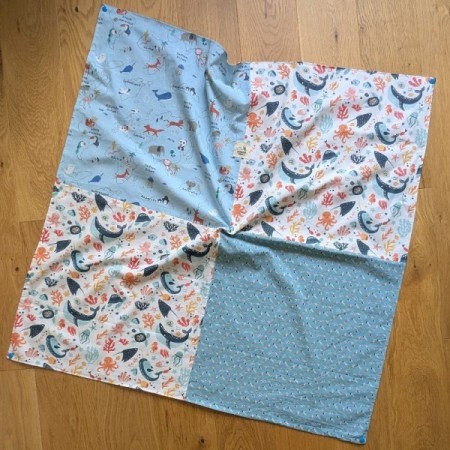 Tapis patchwork à colorier - Nageuses, mer et carte du monde