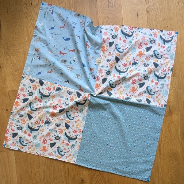 Tapis patchwork à colorier - Nageuses, mer et carte du monde
